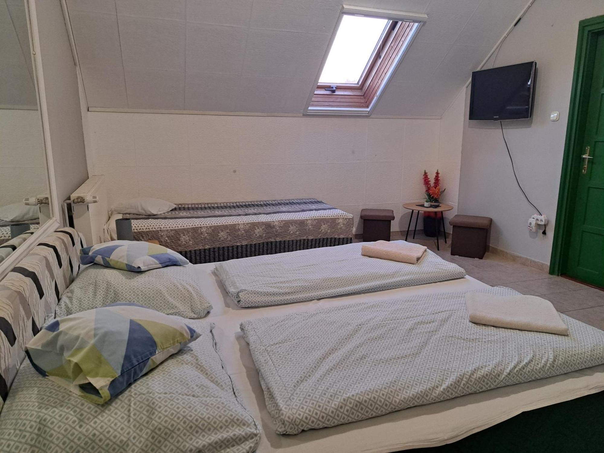 Bed and Breakfast Kisdiófa Panzió és Vendéglő à Vajdácska Extérieur photo