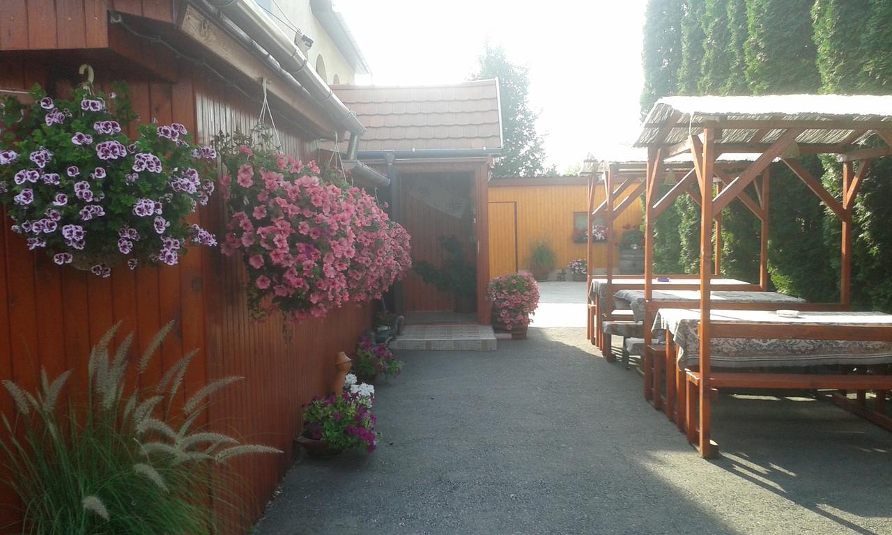 Bed and Breakfast Kisdiófa Panzió és Vendéglő à Vajdácska Extérieur photo